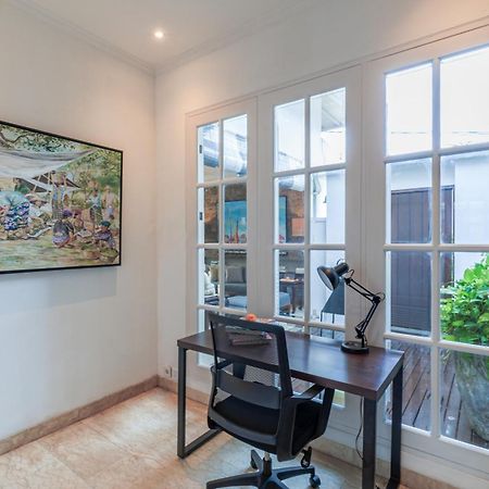 Mosan House - Unique Art-Filled Gem In Perfect Location A Short Walk From The Beach Or Seminyak Square Including Ac Office For Remote Working Kültér fotó