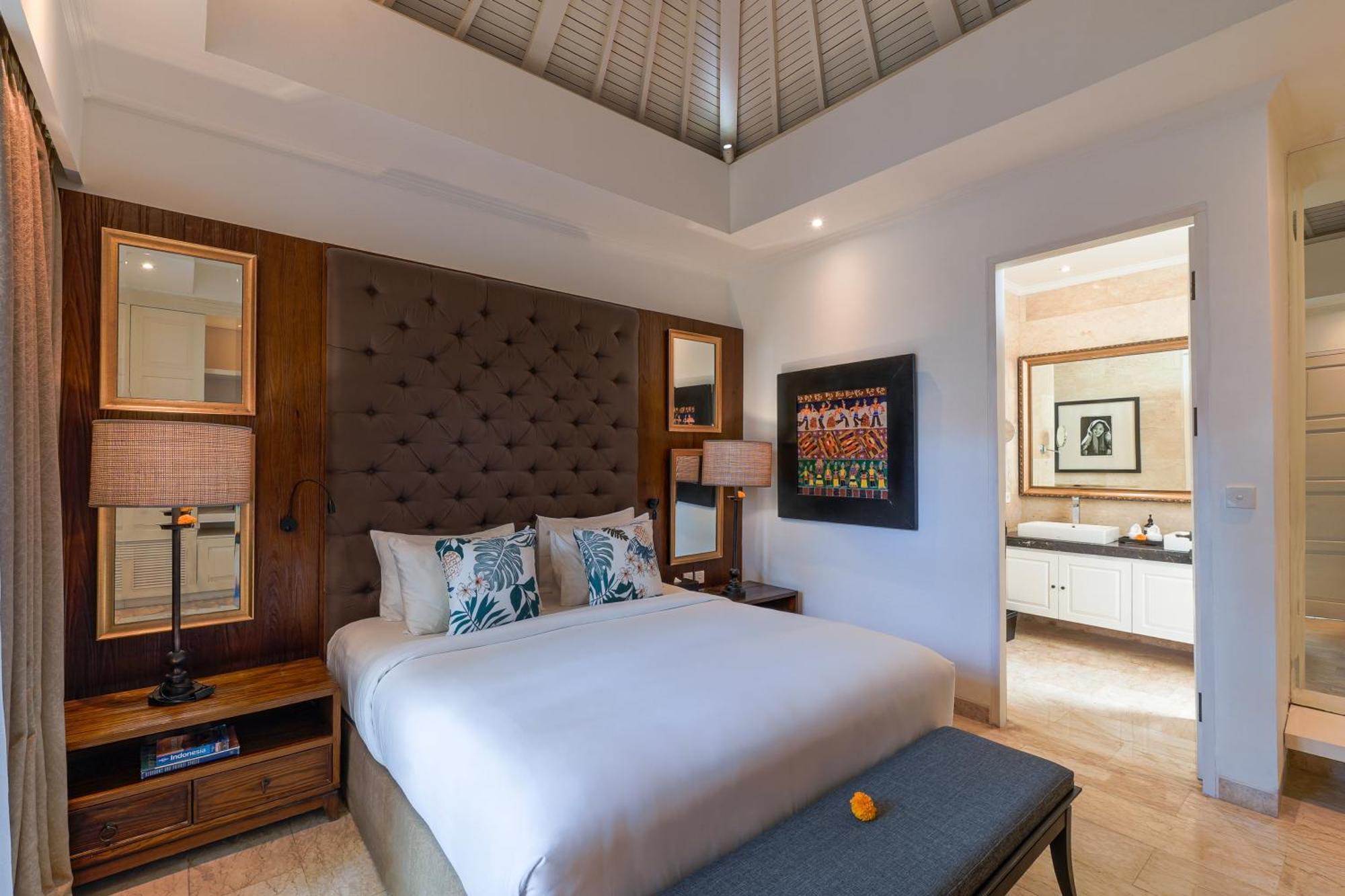 Mosan House - Unique Art-Filled Gem In Perfect Location A Short Walk From The Beach Or Seminyak Square Including Ac Office For Remote Working Kültér fotó