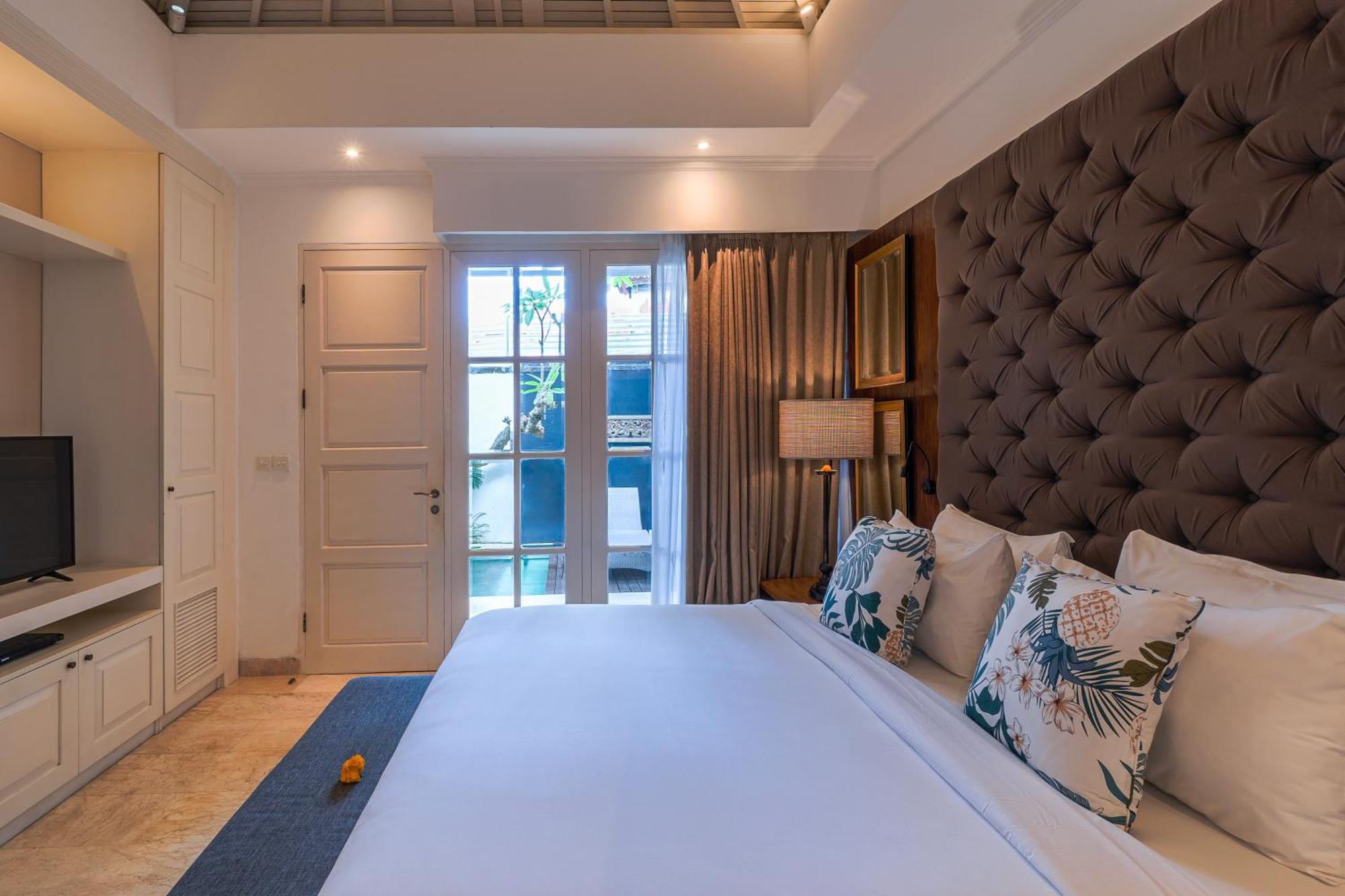 Mosan House - Unique Art-Filled Gem In Perfect Location A Short Walk From The Beach Or Seminyak Square Including Ac Office For Remote Working Kültér fotó